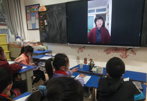 北京儿童文学作家张菱儿老师连线宜昌红星路小学江豚诗社